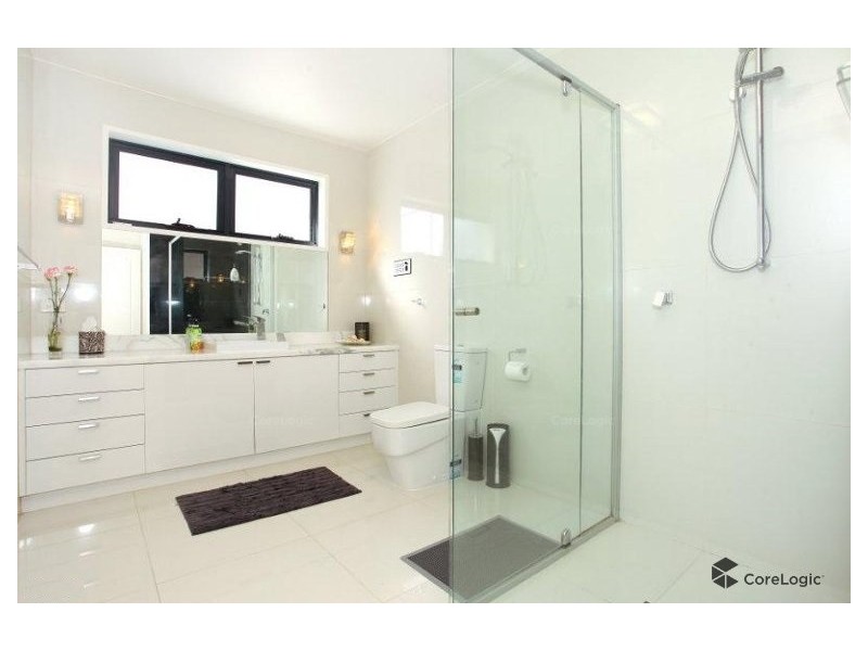 37 Volante Crescent, Mermaid Waters QLD 4218