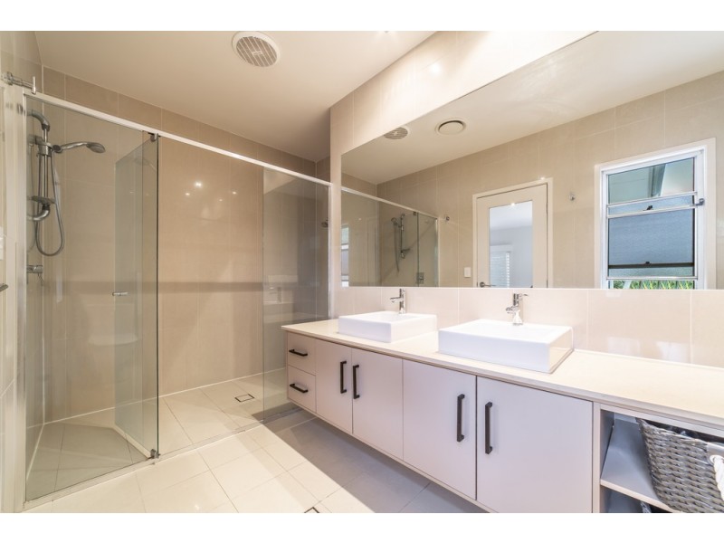 1/7005 Vista Drive, Benowa QLD 4217