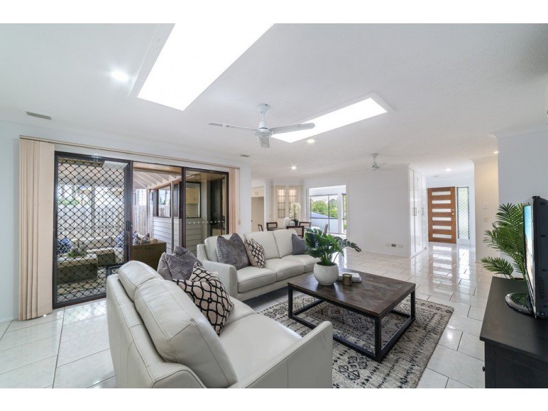 1 Bligh Court, Benowa QLD 4217