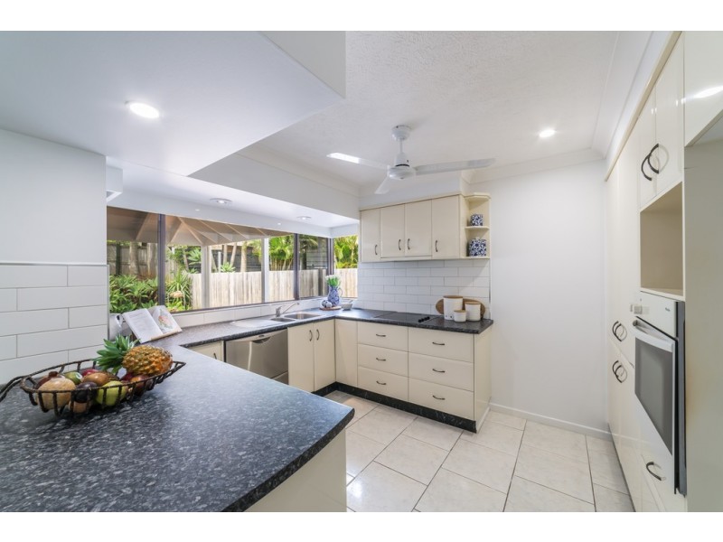 1 Bligh Court, Benowa QLD 4217