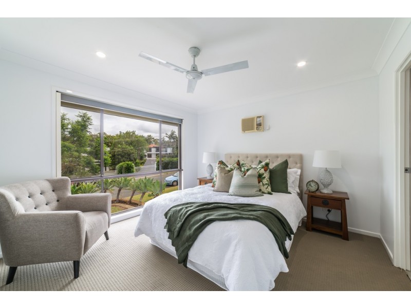 1 Bligh Court, Benowa QLD 4217