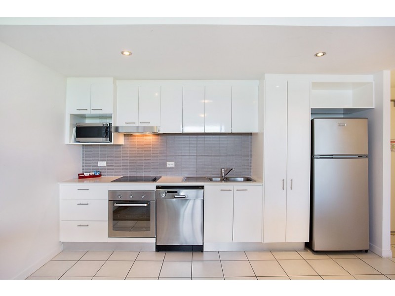 2204 ‘Freshwater Point’ 33 T E Peters Drive, Broadbeach Waters QLD 4218