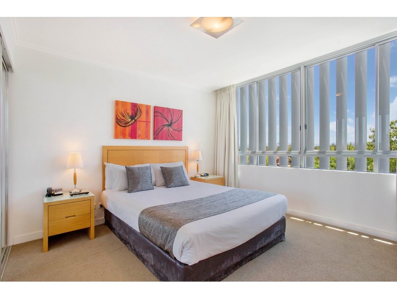 2204 ‘Freshwater Point’ 33 T E Peters Drive, Broadbeach Waters QLD 4218