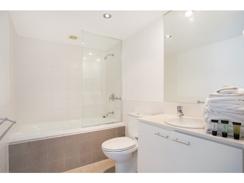 2204 ‘Freshwater Point’ 33 T E Peters Drive, Broadbeach Waters QLD 4218