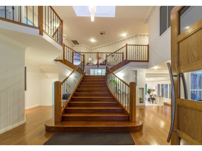 38 Cabana Boulevard, Benowa Waters QLD 4217