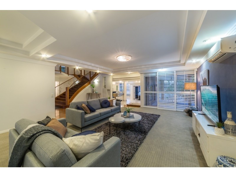 38 Cabana Boulevard, Benowa Waters QLD 4217