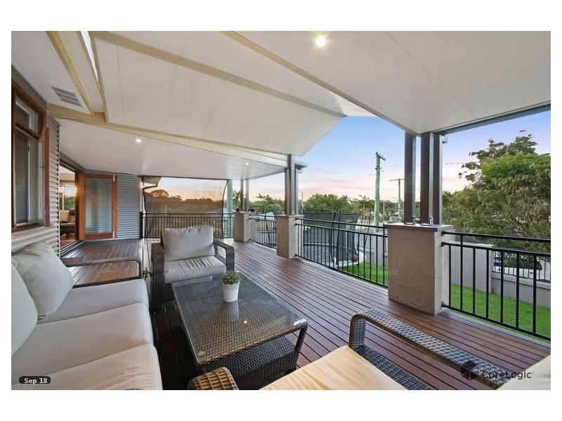 22 Saltash St, Labrador QLD 4215