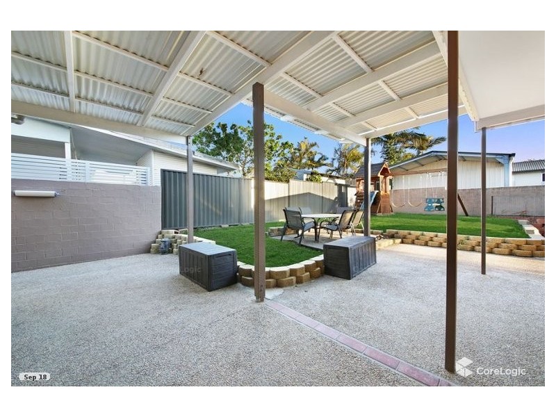 22 Saltash St, Labrador QLD 4215