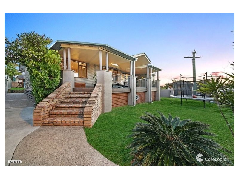 22 Saltash St, Labrador QLD 4215