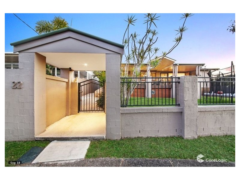 22 Saltash St, Labrador QLD 4215
