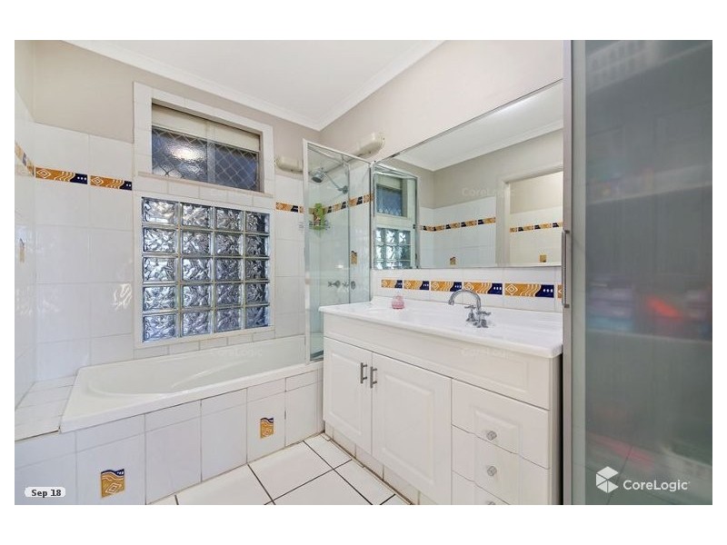 22 Saltash St, Labrador QLD 4215