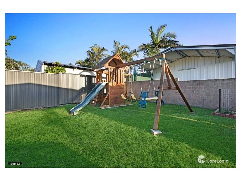 22 Saltash St, Labrador QLD 4215