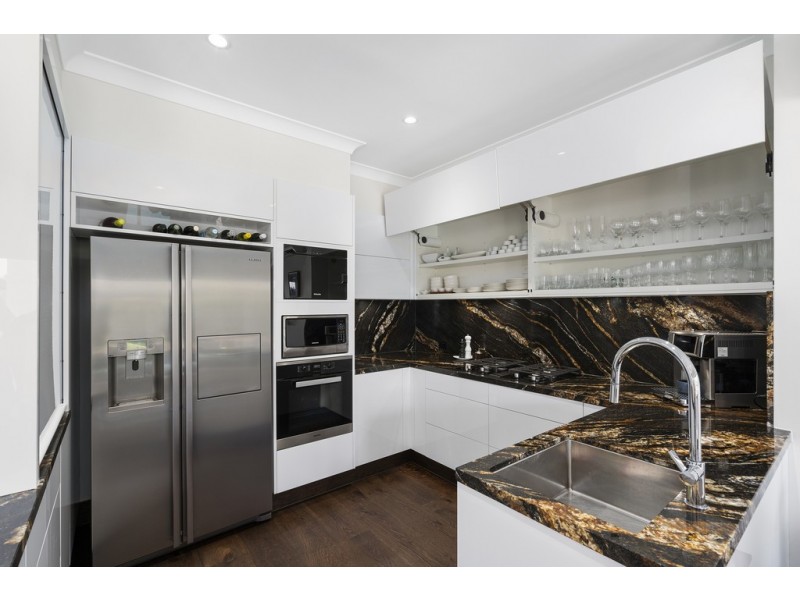 17 Meadowview Drive, Carrara QLD 4211