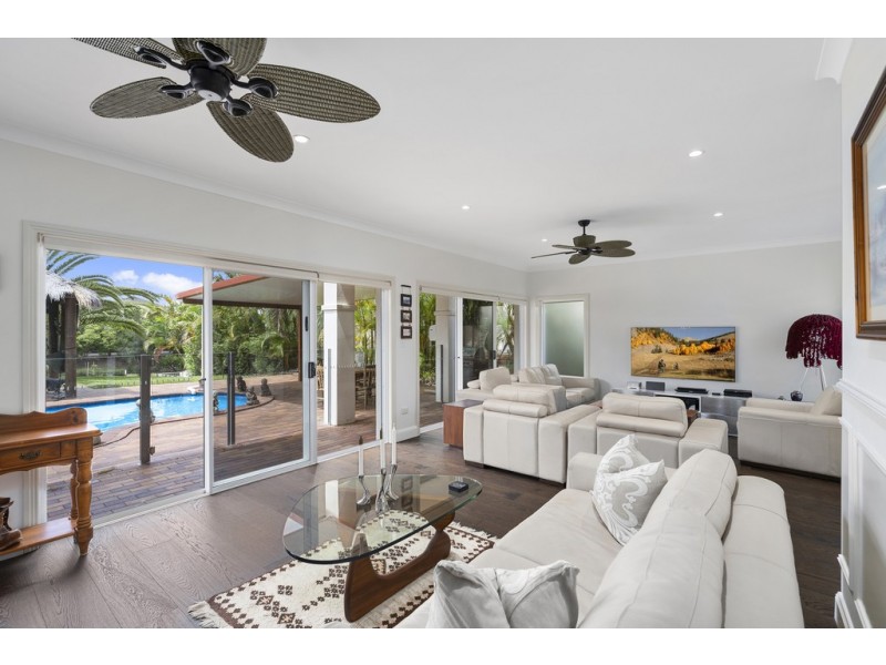 17 Meadowview Drive, Carrara QLD 4211