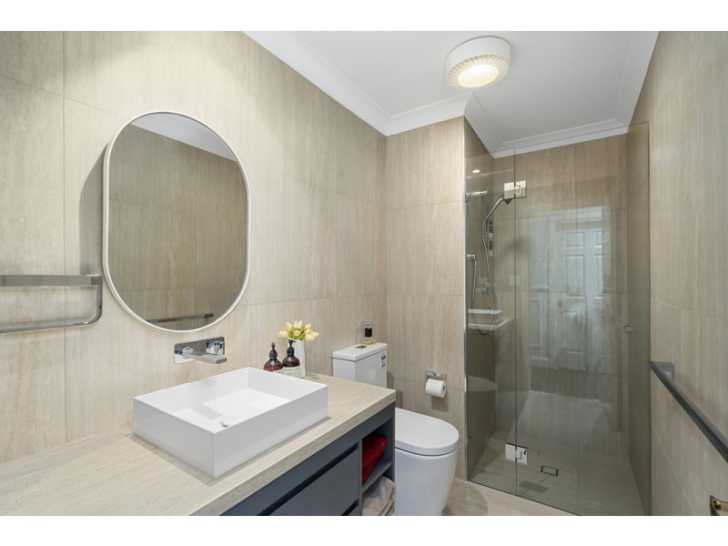 17 Meadowview Drive, Carrara QLD 4211