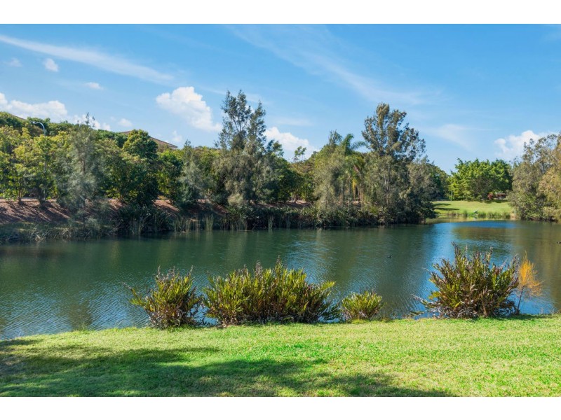 17 Meadowview Drive, Carrara QLD 4211