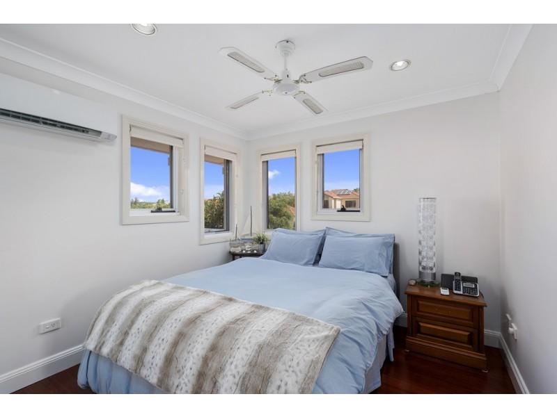 17 Meadowview Drive, Carrara QLD 4211