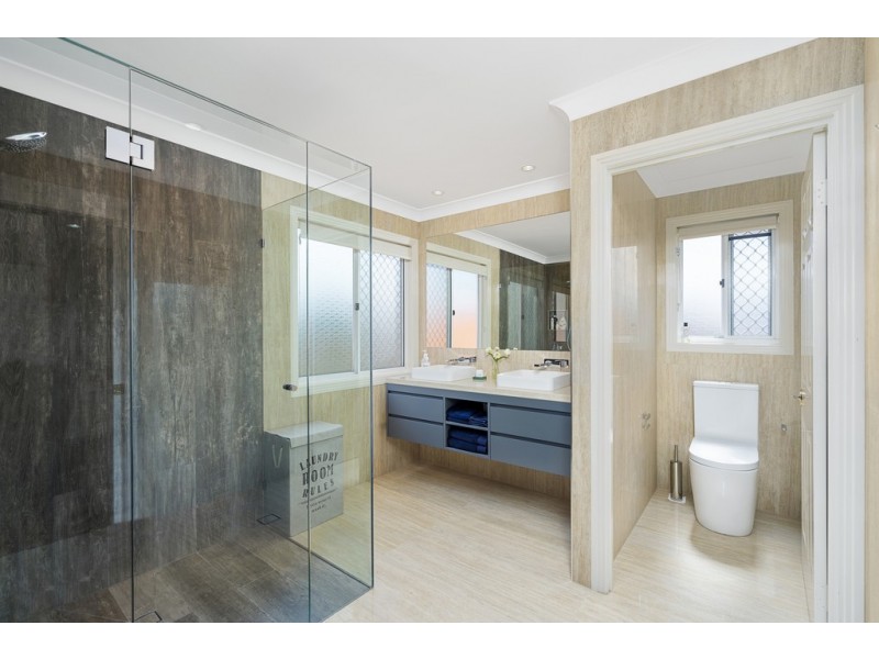 17 Meadowview Drive, Carrara QLD 4211