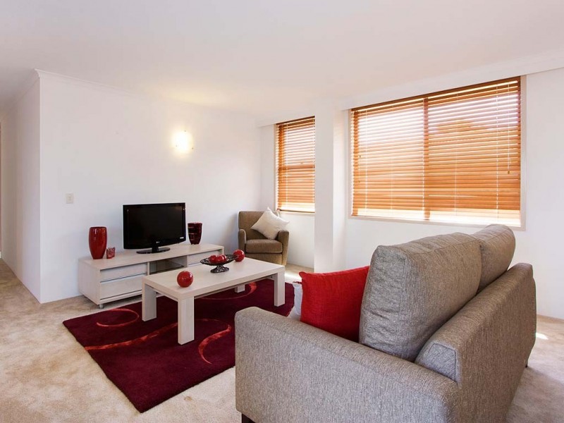 9/31 Britannia Avenue, Broadbeach QLD 4218