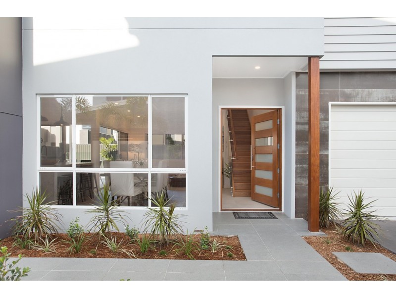 17B Allawah Avenue, Palm Beach QLD 4221