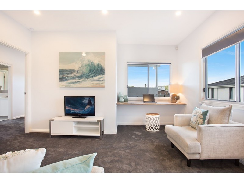 17B Allawah Avenue, Palm Beach QLD 4221