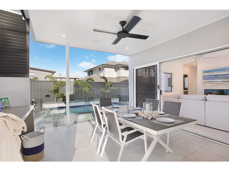 17B Allawah Avenue, Palm Beach QLD 4221