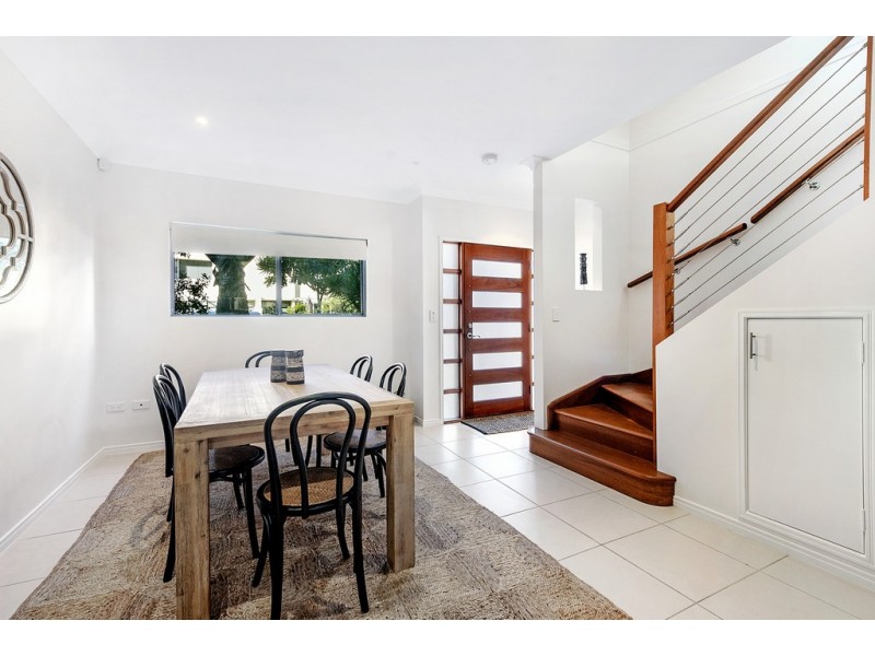 2/176 Surf Parade, Broadbeach QLD 4218