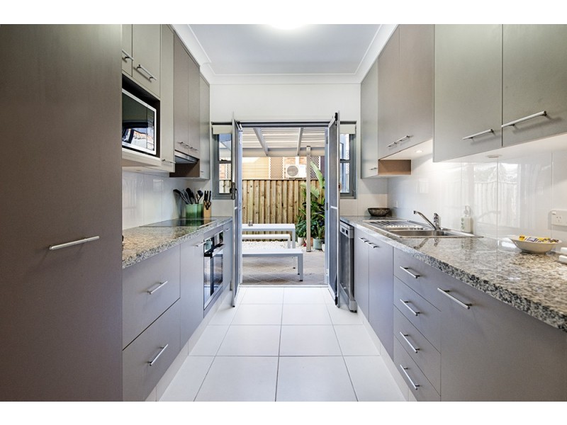 2/176 Surf Parade, Broadbeach QLD 4218