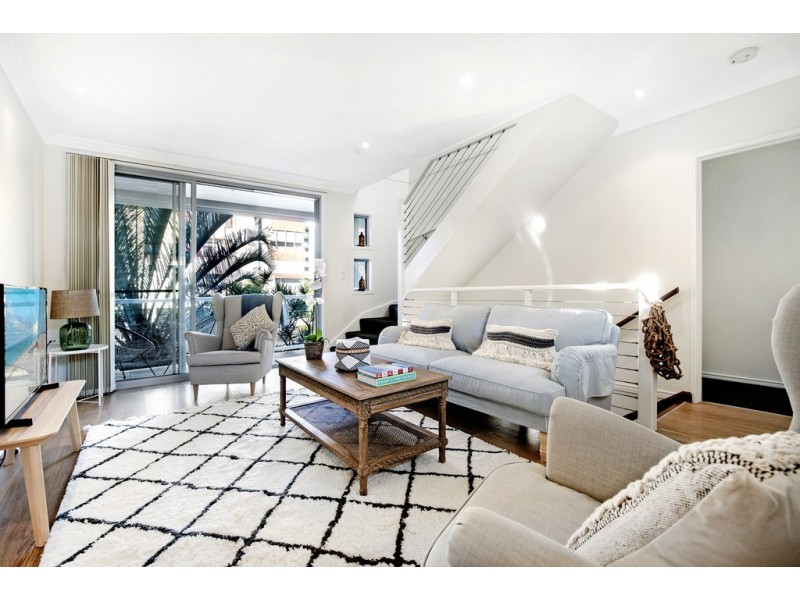 2/176 Surf Parade, Broadbeach QLD 4218