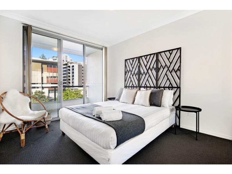 2/176 Surf Parade, Broadbeach QLD 4218