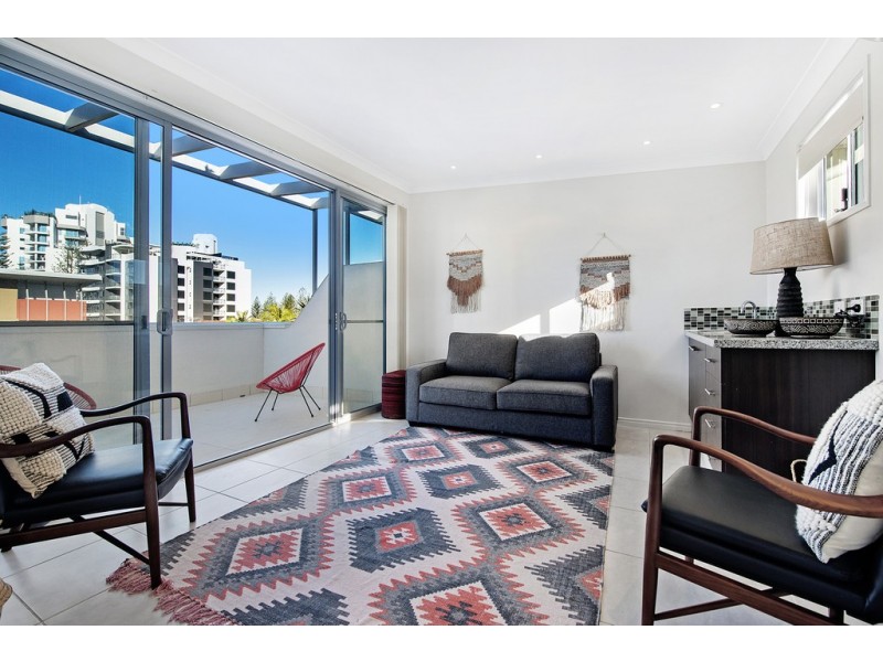 2/176 Surf Parade, Broadbeach QLD 4218