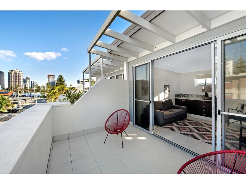 2/176 Surf Parade, Broadbeach QLD 4218