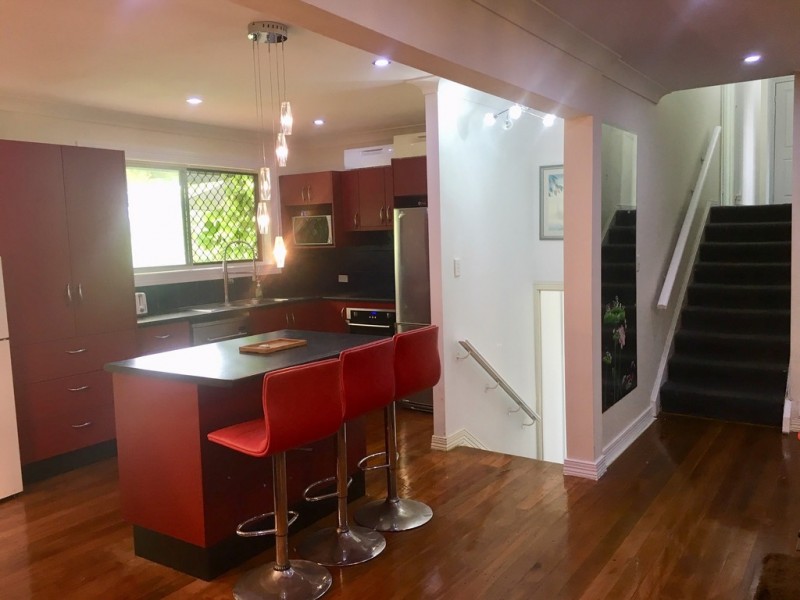 37 Kumbari Ave, Southport QLD 4215