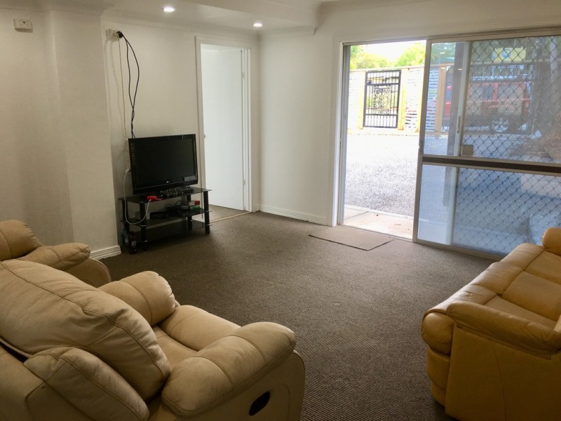 37 Kumbari Ave, Southport QLD 4215