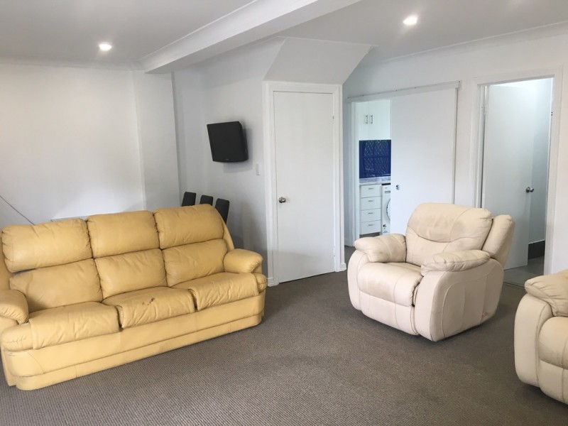 37 Kumbari Ave, Southport QLD 4215