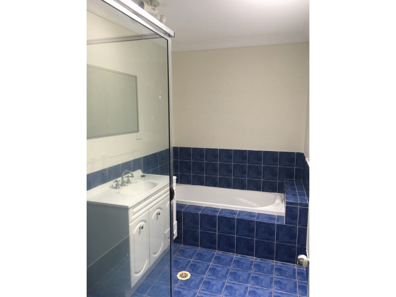 37 Kumbari Ave, Southport QLD 4215