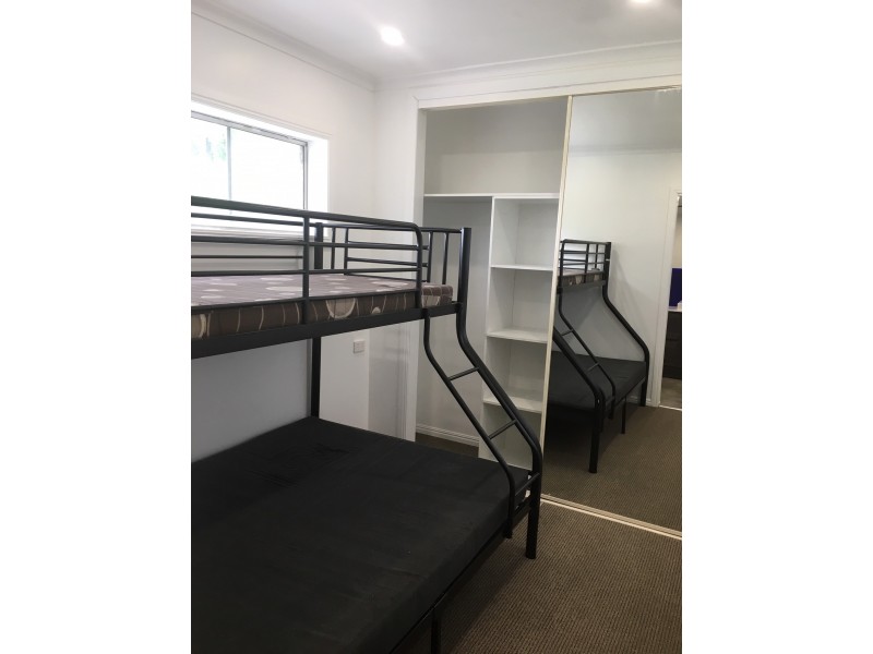 37 Kumbari Ave, Southport QLD 4215