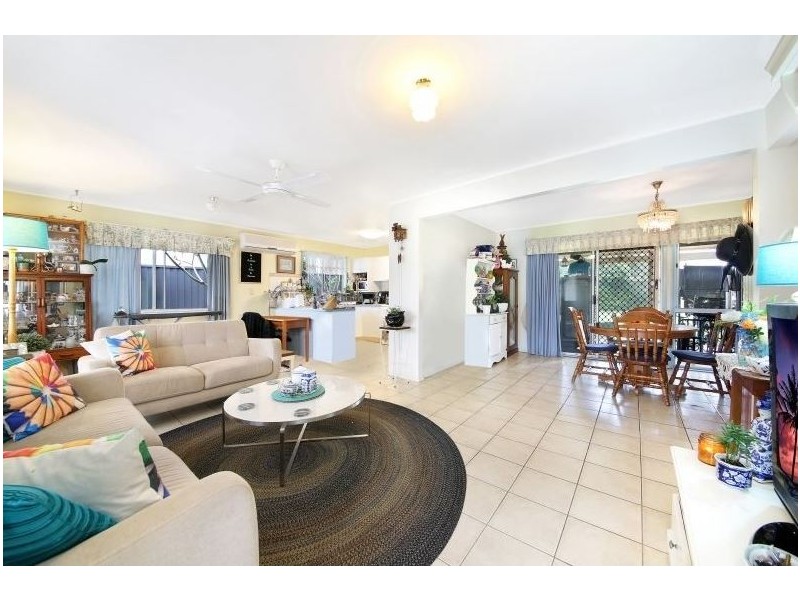 4 Toorak Park Ave, Mermaid Waters QLD 4218