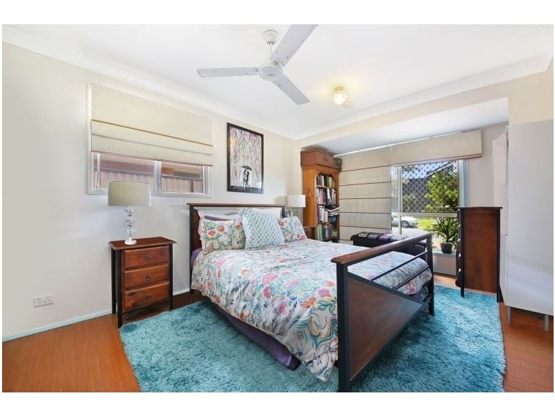 4 Toorak Park Ave, Mermaid Waters QLD 4218