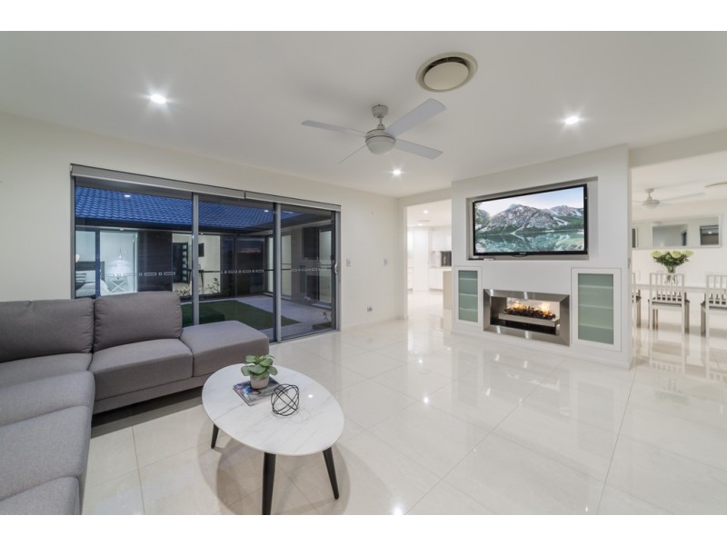 3 Balmoral Avenue, Sorrento QLD 4217