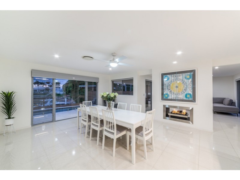 3 Balmoral Avenue, Sorrento QLD 4217
