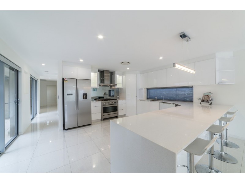 3 Balmoral Avenue, Sorrento QLD 4217