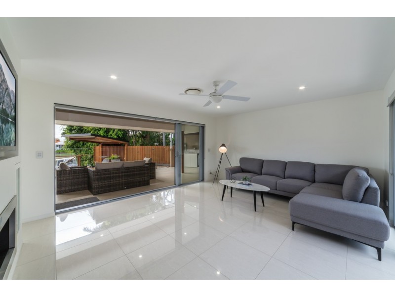 3 Balmoral Avenue, Sorrento QLD 4217