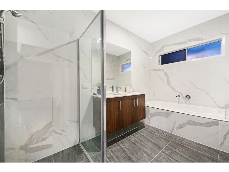 34 Kuranga Avenue, Southport QLD 4215