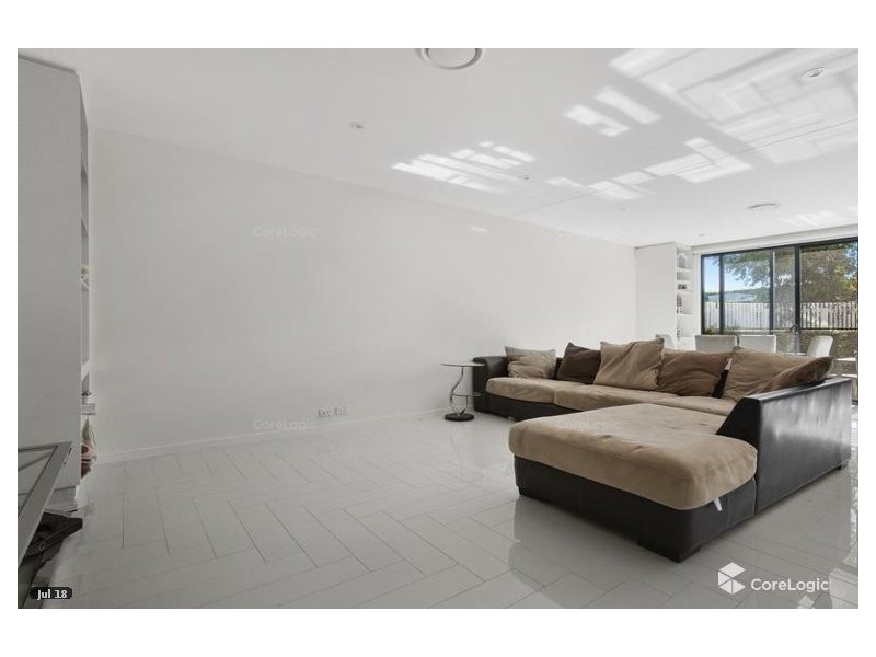 52 Theatre Drive, Benowa QLD 4217