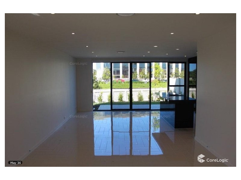 52 Theatre Drive, Benowa QLD 4217