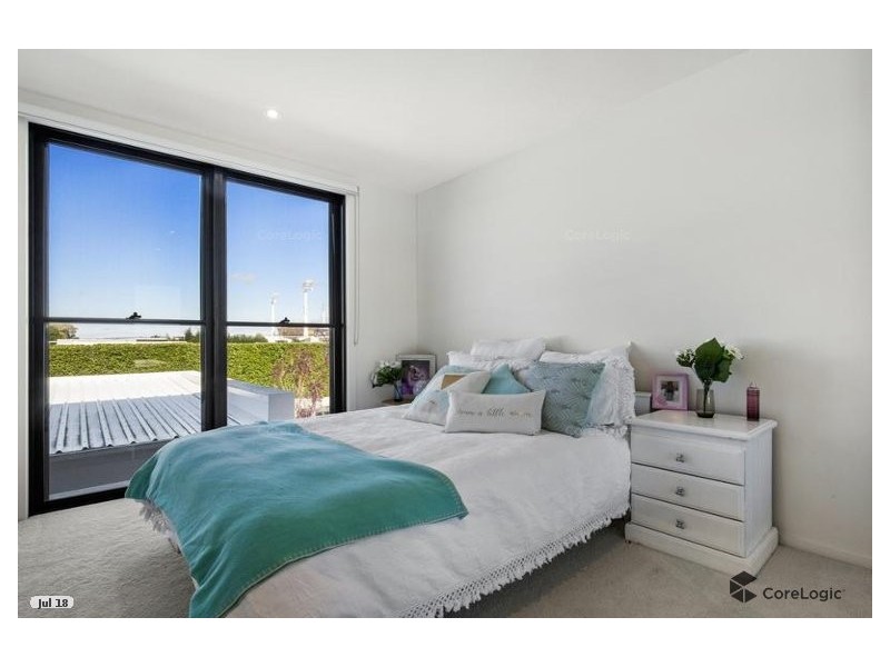 52 Theatre Drive, Benowa QLD 4217