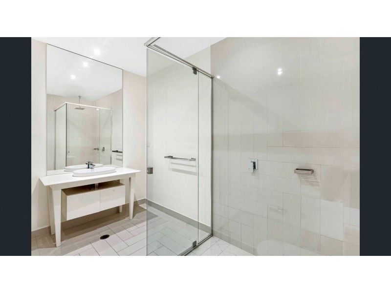 52 Theatre Drive, Benowa QLD 4217