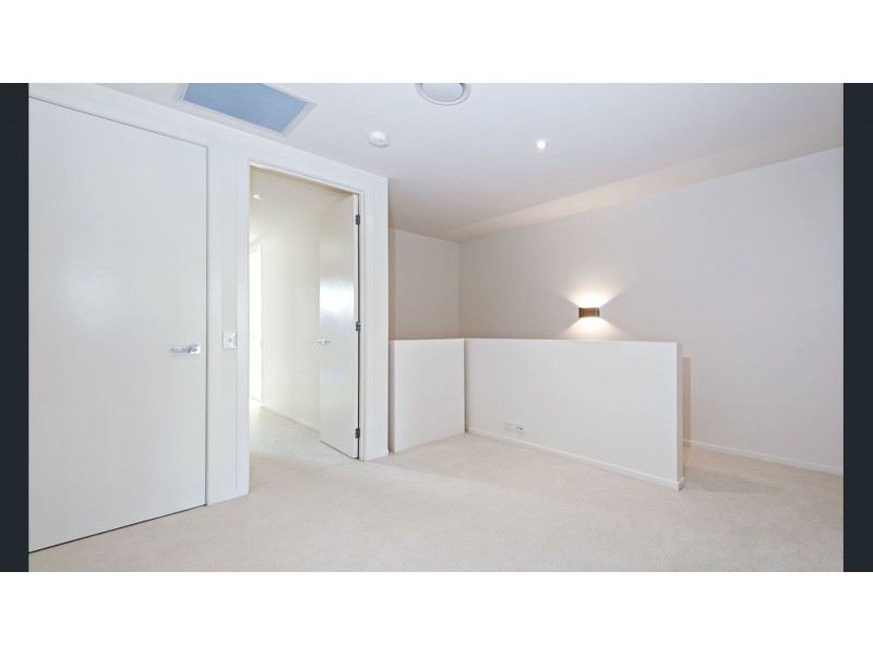 52 Theatre Drive, Benowa QLD 4217