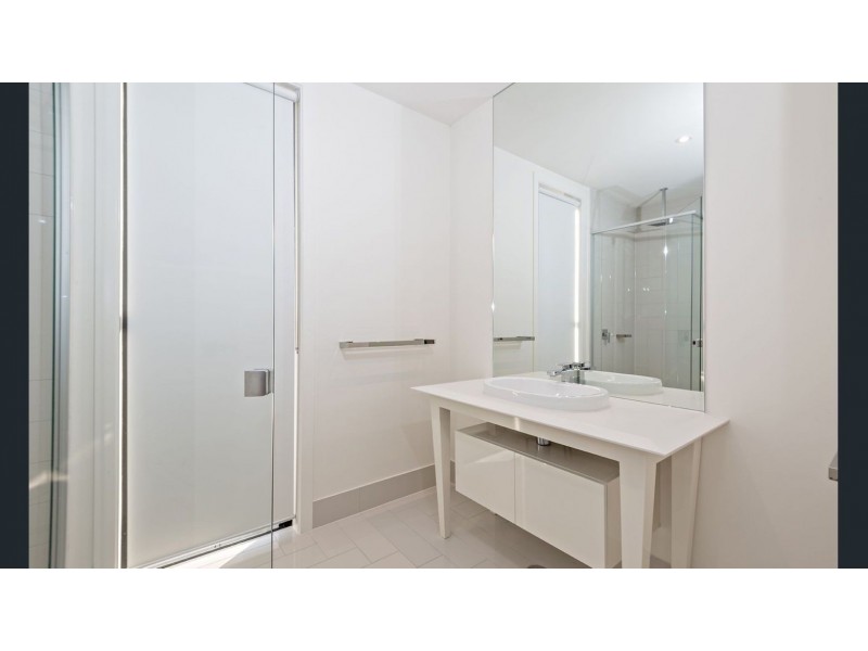 52 Theatre Drive, Benowa QLD 4217